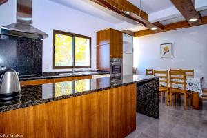 Charming House in Monchique with Shared Pool