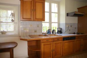 Maisons de vacances Maison de 3 chambres avec vue sur la ville jardin clos et wifi a Ri : photos des chambres