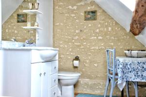 Maisons de vacances Maison de 3 chambres avec vue sur la ville jardin clos et wifi a Ri : photos des chambres