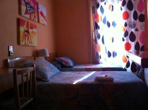 Room #25652428 room in Hostal Alicante