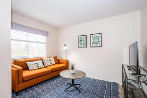 Apartment room in Viagem 1BR with Gym and Parking Long Stays Welcome