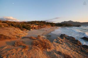 Appartements L'orangeraie Calvi centre a 300m de la plage et du port parking prive : Appartement