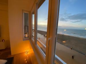 OSKAR luxe appartement op zeedijk met zeezicht