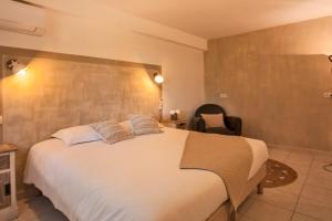 Appartements location de vacances Olivier jardin privatif et piscine chauffee partagee : photos des chambres