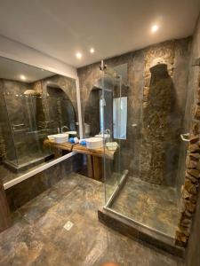 Tunas & Cabras Hotel