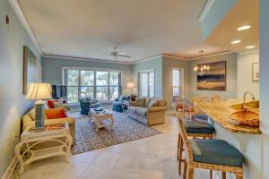 Updated Oceanfront 3 BR Full Kitchen Two King Bed Bikes & Beach Gear included