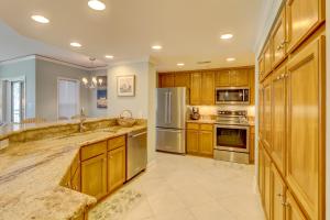 Updated Oceanfront 3 BR Full Kitchen Two King Bed Bikes & Beach Gear included