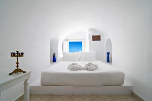 Revelis Villa & Canava Santorini Greece