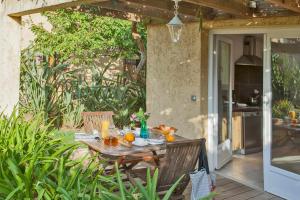 Villas minivilla lilas independante a Calvi avec jardin et piscine jardin et bbq : photos des chambres