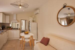 maison kiwi avec piscine chauffée terrasse jardin et bbq à Calvi