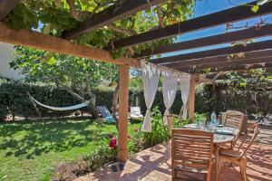 Villas maison kiwi avec piscine chauffee terrasse jardin et bbq a Calvi : photos des chambres