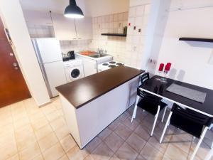 Flirty Flamingo Seaview Seafront Apartment