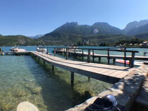 Appartements Studio les Pieds dans L'eau au bord du lac d'Annecy : photos des chambres