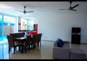 Casa Quinta con Piscina Privada y Aire Acondicionado via a Girardot