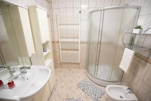 Apartman EXCELLENT - Kuća za odmor u Županji -natkriveno parkirno mjesto