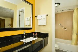 Double Room with Two Double Beds - Smoking room in Econo Lodge North Charleston