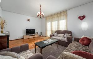 Stunning Apartment In Novigrad With 3 Bedrooms And Wifi