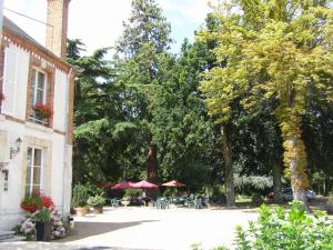 Hotels Logis - Villa des Bordes : photos des chambres