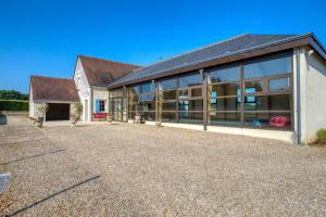 Maisons de vacances Maison de 4 chambres avec piscine interieure jardin clos et wifi a Villentrois Faverolles en Berry : photos des chambres