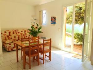 Maisons de vacances Maison d'une chambre avec vue sur la mer jardin amenage et wifi a Alata a 8 km de la plage : photos des chambres