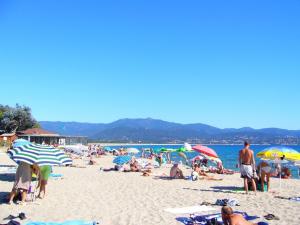 Maisons de vacances Maison charmante a Alata avec vue sur mer et ville : photos des chambres