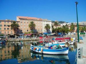 Maisons de vacances Maison charmante a Alata avec vue sur mer et ville : photos des chambres