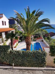 4 bedrooms villa at Seget Vranjica 80 m away from the beach with sea view private pool and jacuzzi