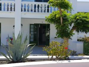 Charming Apartment in Tías + Pool