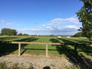 Maisons de vacances Maison de 4 chambres avec jardin clos et wifi a Saint Cyr sur le Rhone : photos des chambres