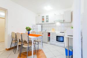 Charming apartment with private pool in Mastrinka - 98 sqm