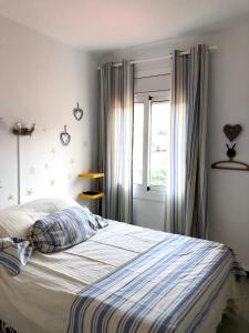 2 bedrooms appartement with sea view and furnished terrace at Llanca