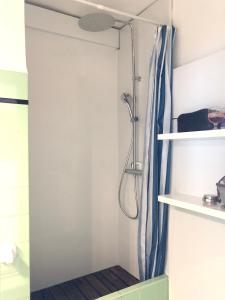 2 bedrooms appartement with sea view and furnished terrace at Llanca