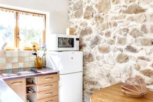 Maisons de vacances Maison d'une chambre avec piscine partagee terrasse amenagee et wifi a Pougnadoresse : photos des chambres