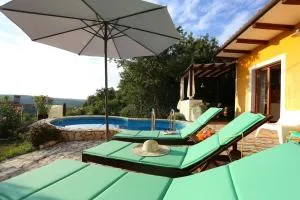 Charming villa with private pool near the sea and garden - Strmac