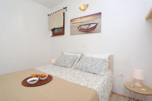 Charming villa with private pool near the sea and garden