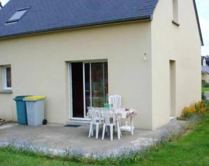 Maisons de vacances Maison de 4 chambres avec jardin clos a La Gouesniere a 6 km de la plage : photos des chambres