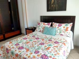 Spacious House with Garden in Touro – Family-Friendly