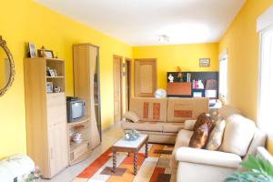 Spacious House with Garden in Touro – Family-Friendly