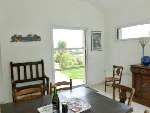 Maisons de vacances Maison de 3 chambres avec vue sur la mer jardin clos et wifi a Plougasnou a 1 km de la plage : photos des chambres