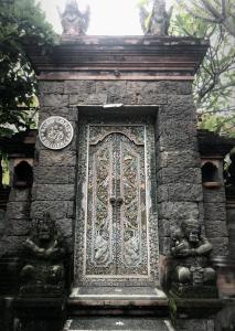 Kubu Loris Residence