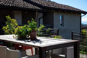 ROSTAGNI 1834 apt with pool in the Barolo region