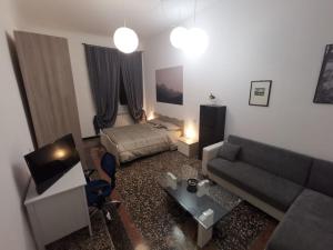 WOW HOME - 175 mq - posteggio privato - davanti porto traghetti - fino a 10 posti letto