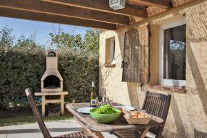 Villas location pour 2 personnes Amarylis a Calvi avec jardin piscine barbecue : photos des chambres