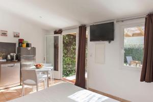 Amarylis à Calvi location 2 pers avec clim jardin piscine et barbecue