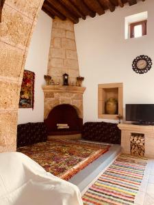 Diakenas Kamariko-Traditional Stone House