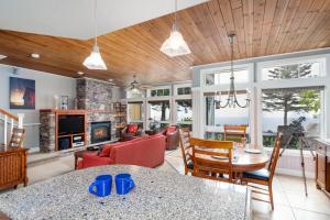 Two-Bedroom Townhouse room in Larsmont Cottages