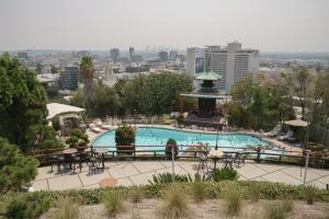 Hollywood Hills Hotel - image 2