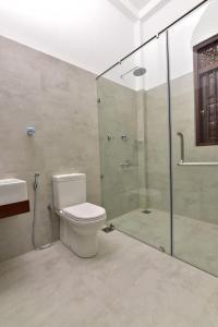 Iain Lake Winds Villa
