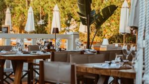 Cumeja Beach Club & Hotel