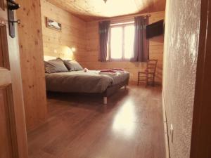 Maisons d'hotes Chalet Le Bois Joli : Chambre Quadruple - Vue sur Montagnes